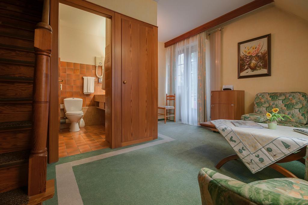 ホテル Domaine Le Moulin オットロット エクステリア 写真